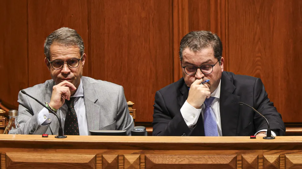 Governo diz que PS quis fazer "duplo brilharete orçamental"