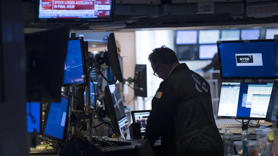 Bolsa em Wall Street inicia semana positiva à espera de