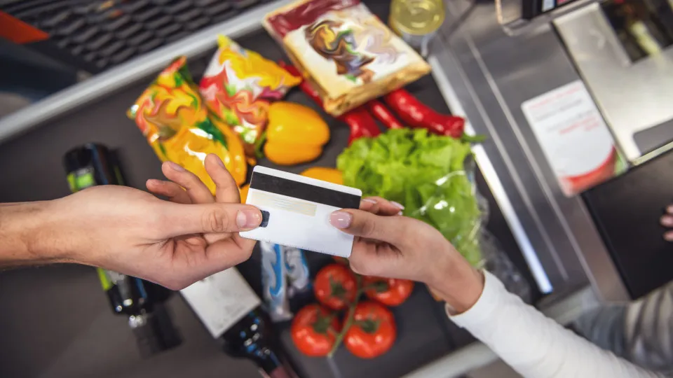 Preço do cabaz alimentar volta a descer. Sabe quanto custa?