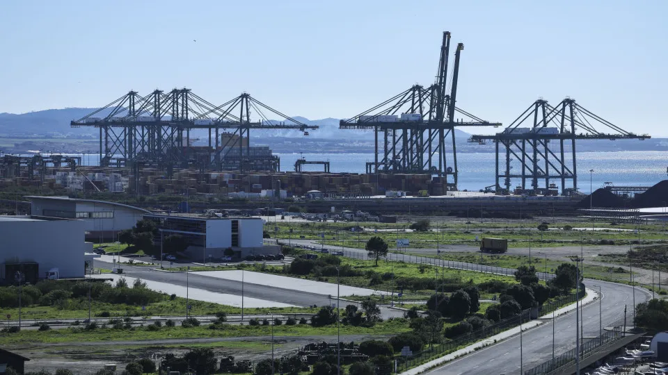 Greve está a afetar operações no Terminal XXI do Porto de