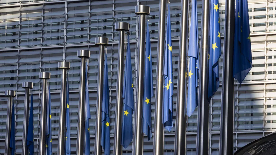 Bruxelas autoriza Portugal a aumentar apoio às indústrias