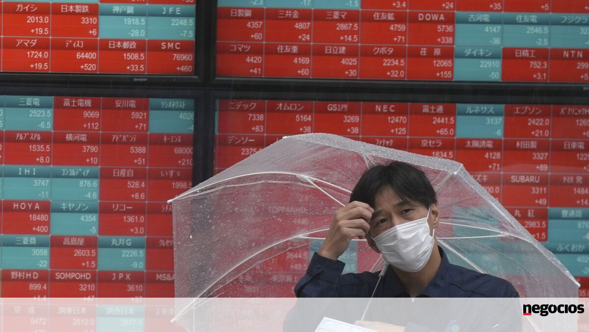 Ações chinesas recuam com tufão em Hong Kong. Europa aponta