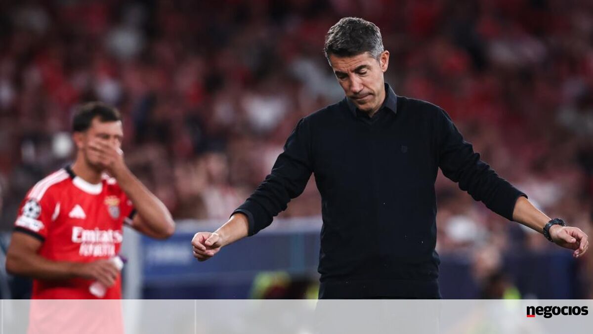Bruno Lage despedido do Benfica. "É o momento de trocar para