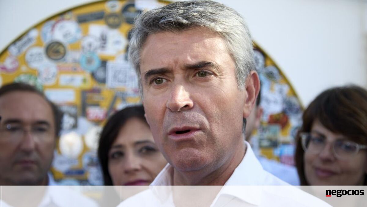 Carneiro avisa que Governo está a usar amamentação como