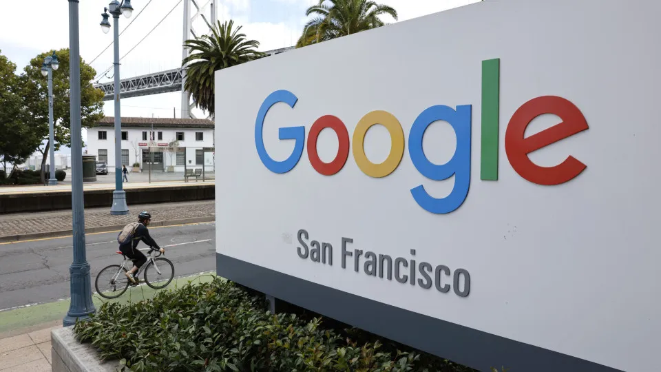 China encerra investigação à Google em plena negociação...