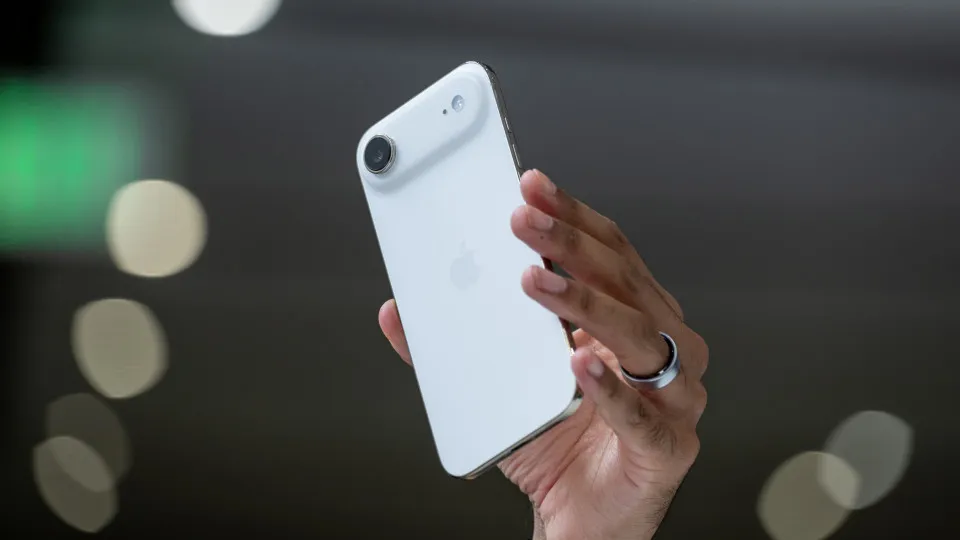 Começou a pré-venda do iPhone 17 (e alguns modelos já estão...