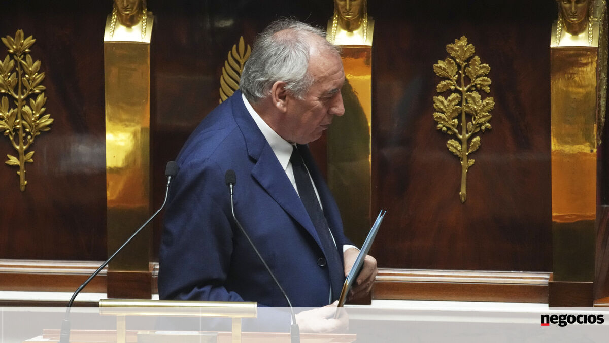 Crise política em França. Deputados chumbam moção de