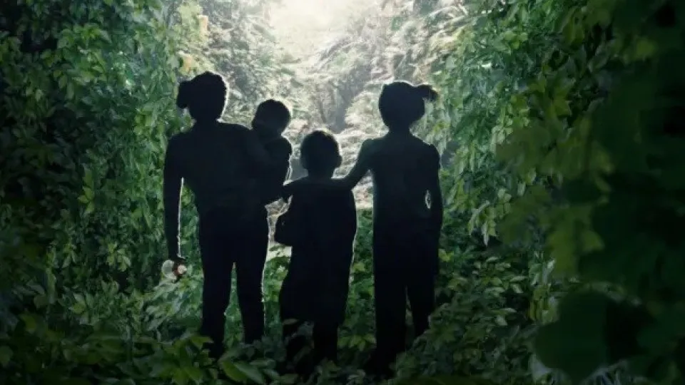 Documentário mostra como quatro crianças sobreviveram 40...