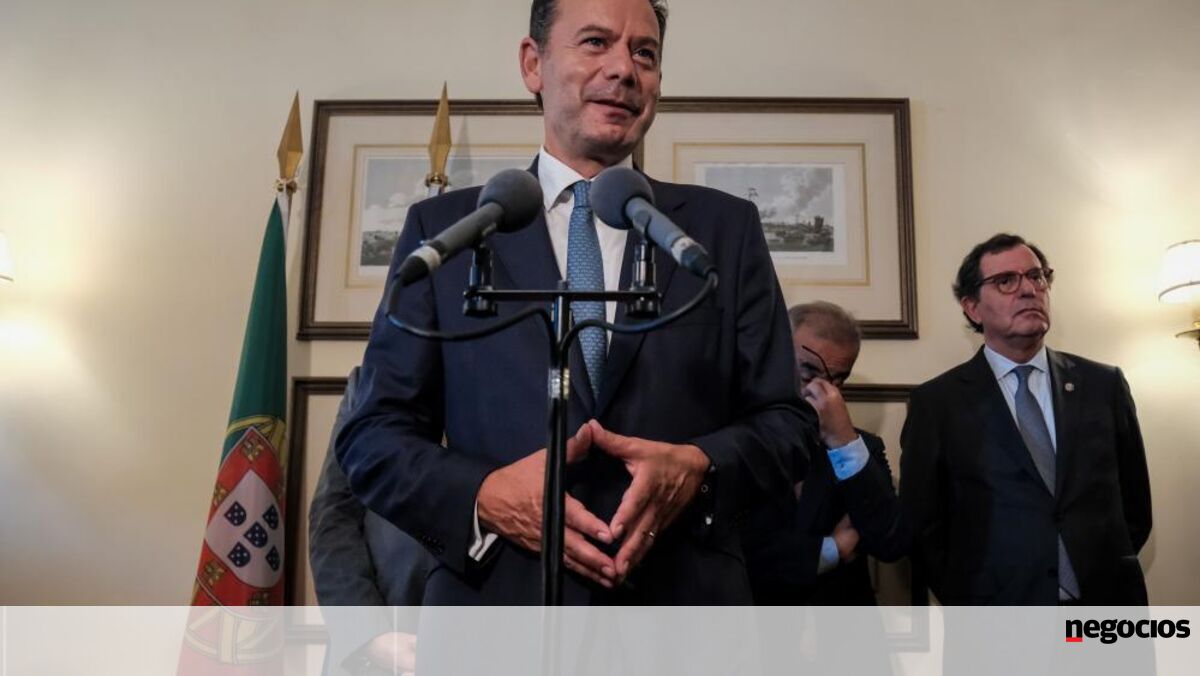 Durante visita à China, Montenegro fala ao telefone com