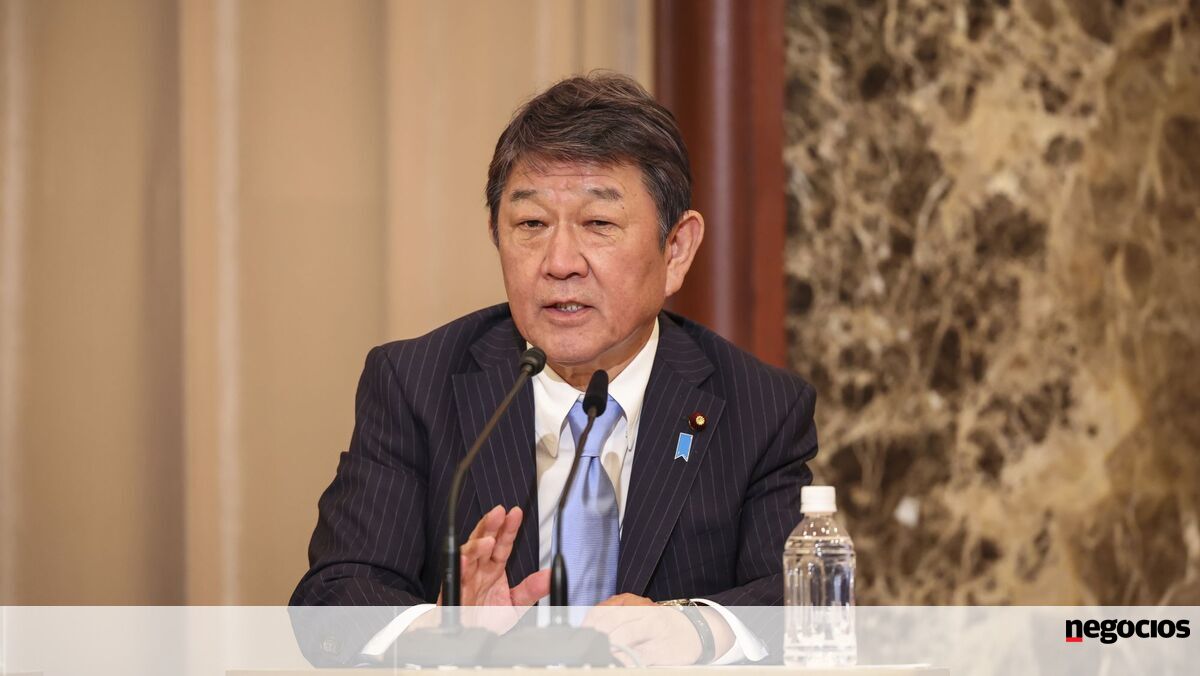 Ex-chefe da diplomacia do Japão anuncia candidatura à