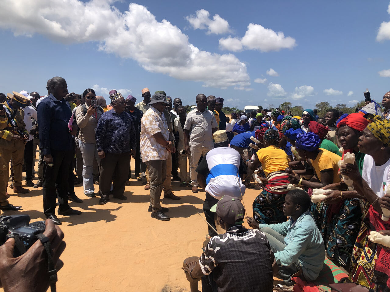 Governo Apela à Colaboração Entre Comunidades e Projectos de