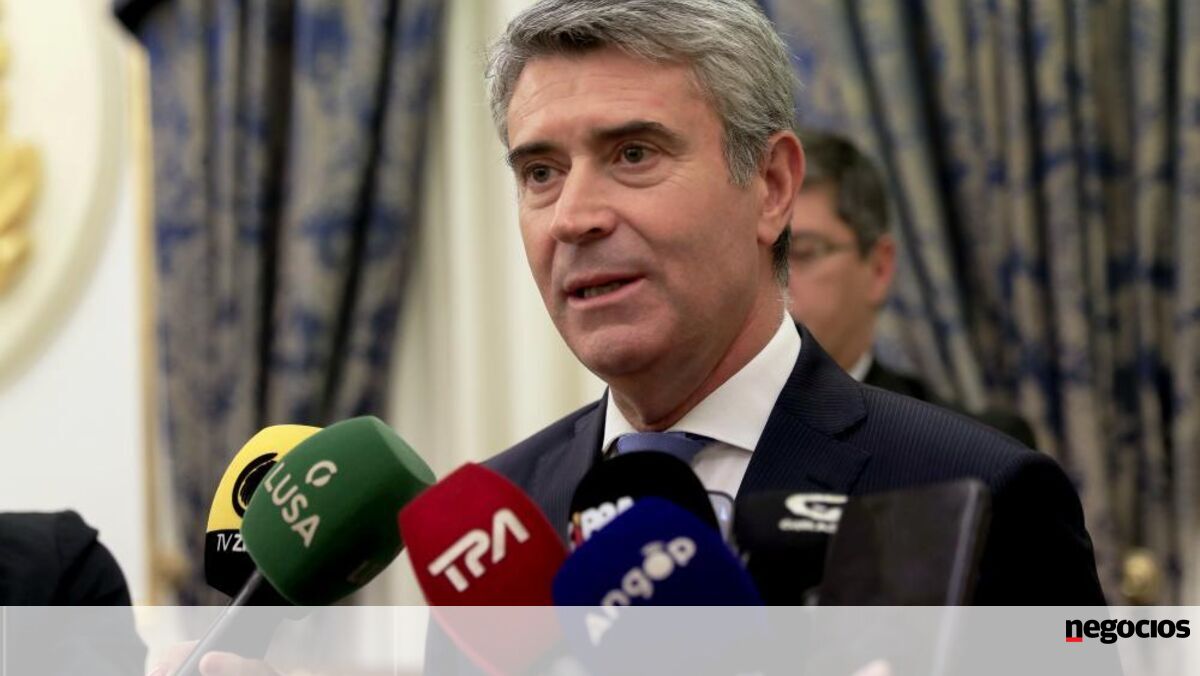 José Luís Carneiro pede ao Governo "consciência" na