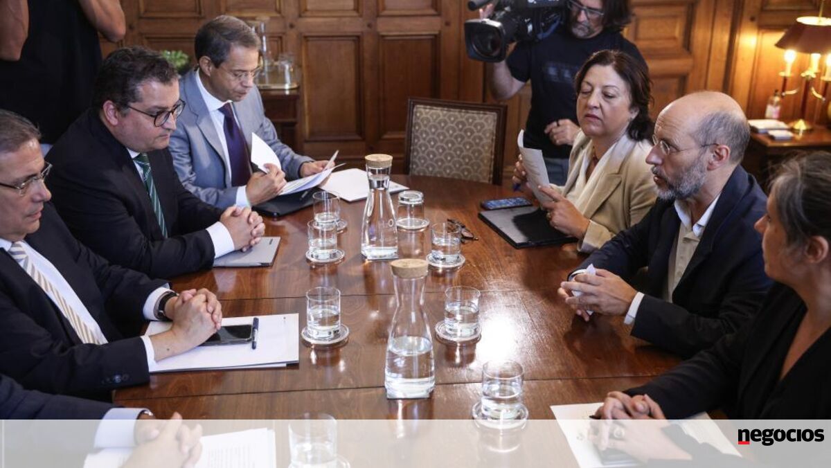 Livre volta a propor subsídio de desemprego para quem se