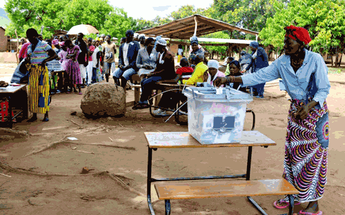 Malawi: 7,2 milhões de eleitores vão às urnas esta...
