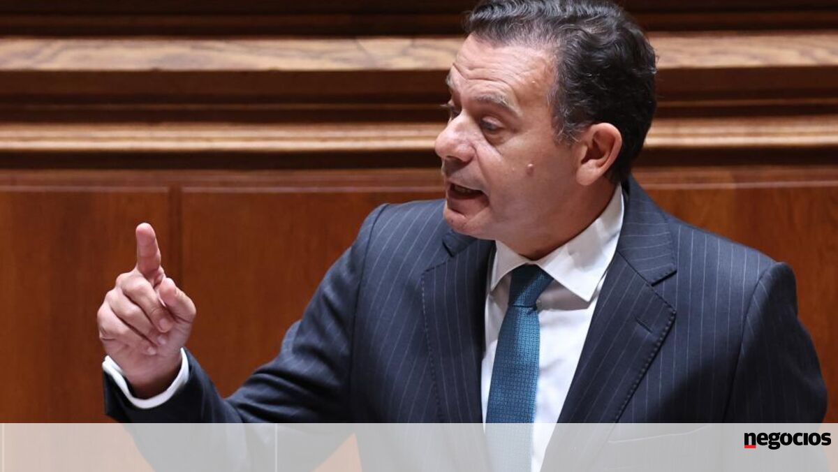 Montenegro sobre OE: "País não pode ficar refém de crises