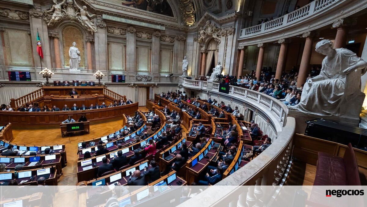 Parlamento aprova na generalidade corte de taxa de IRC para