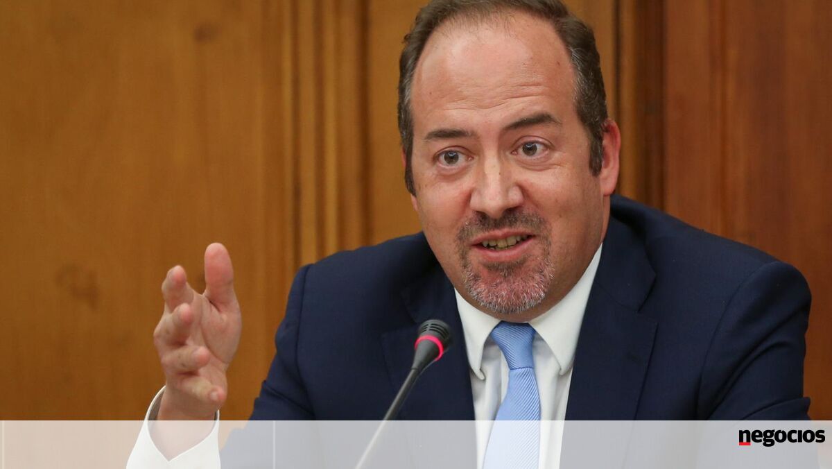 Santos Pereira pede "disciplina orçamental" a Portugal e