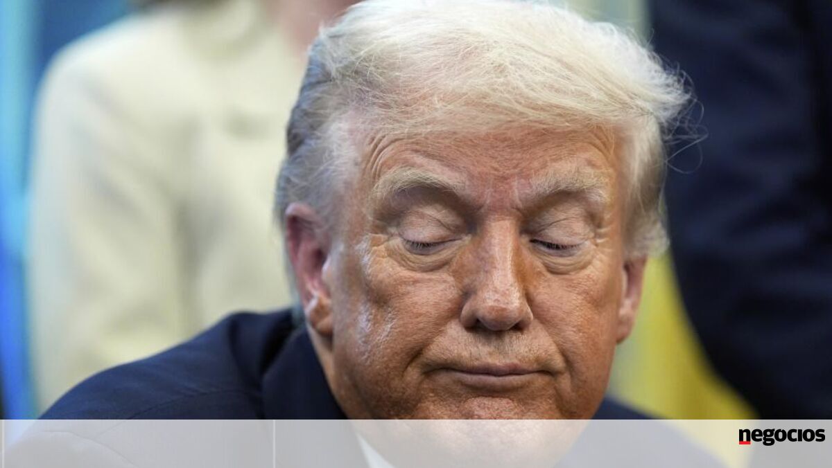 Trump exige 15 mil milhões de dólares ao jornal New York