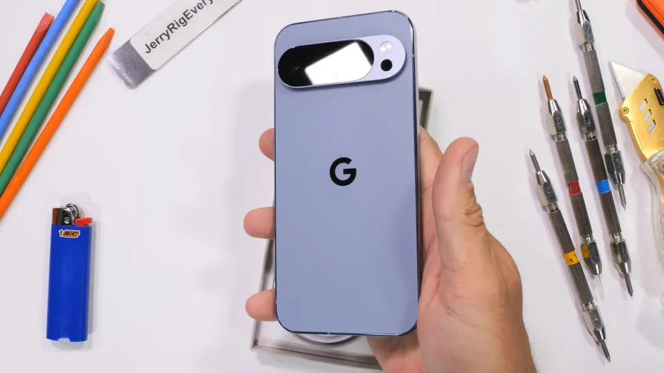 Youtuber tentou partir ao meio o topo de gama da Google....