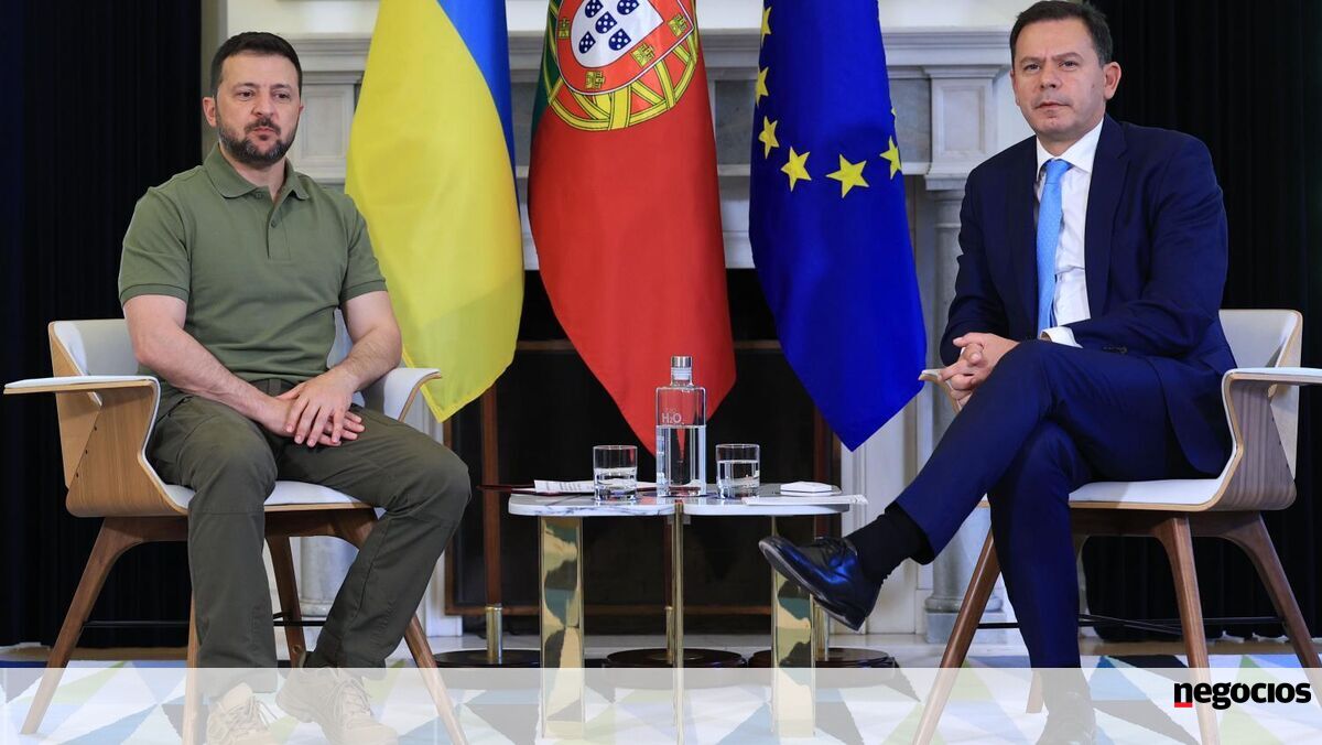 Zelensky discute cooperação económica e militar e convida