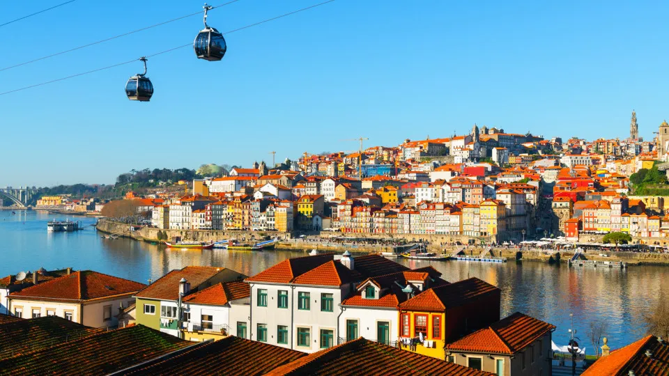 Empresas de turismo crescem mais, mas são menos sólidas, diz