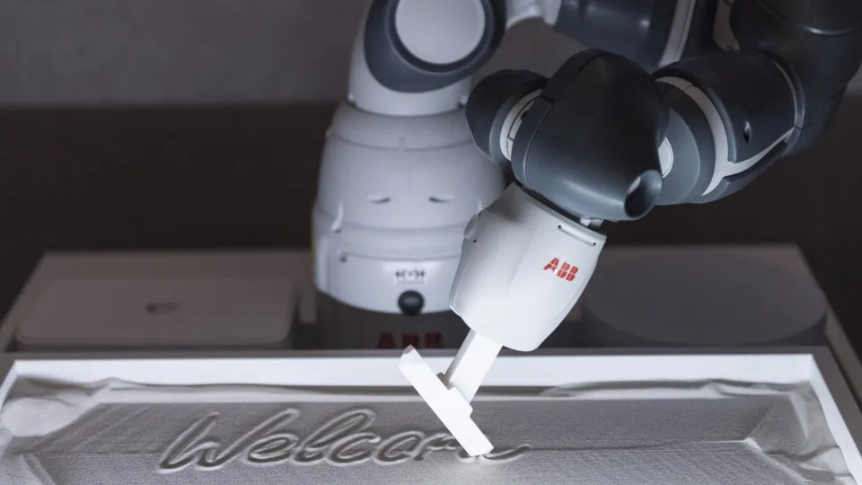 Softbank compra negócio de robótica da suíça ABB (por 4.610