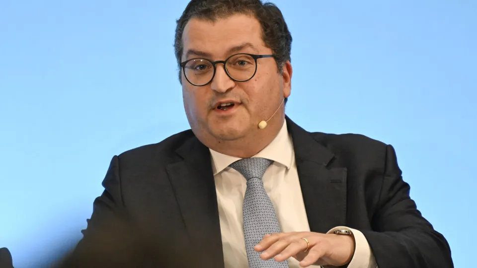 "Usar saldo da Segurança Social para aumentos permanentes é