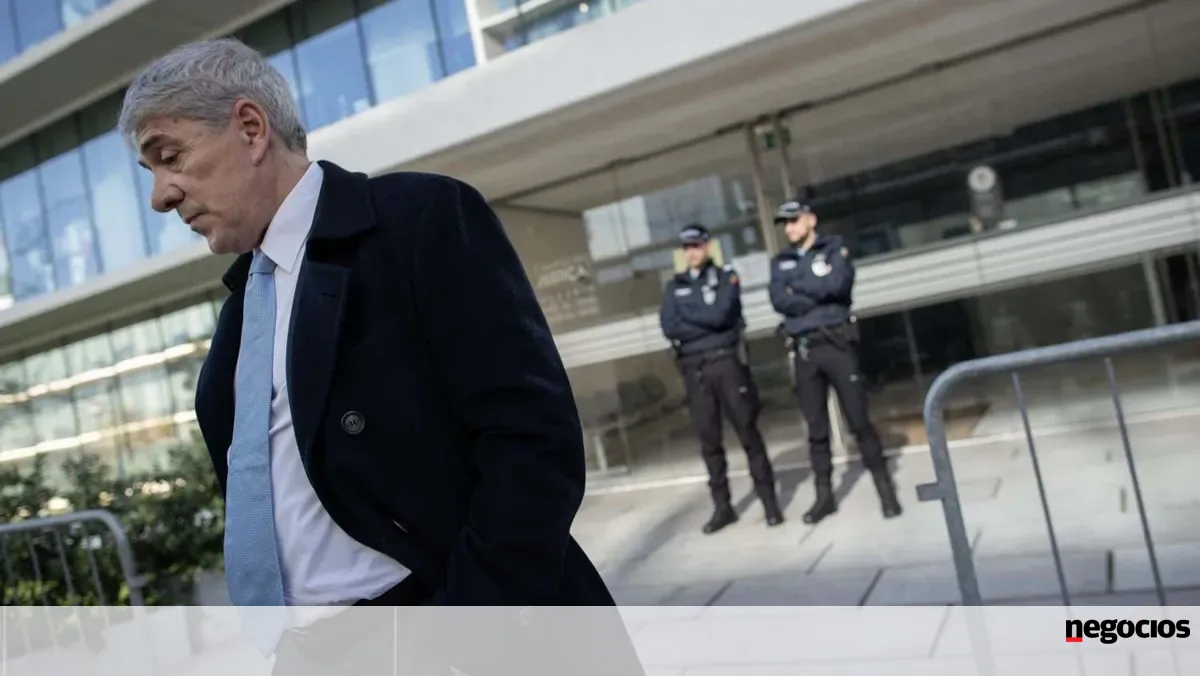 Amigo e ex-colaborador diz que livro de Sócrates fazia parte