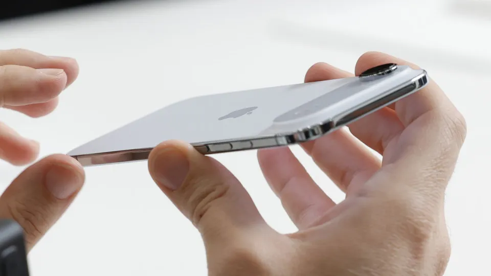 Após obstáculos, Apple lança iPhone Air na China