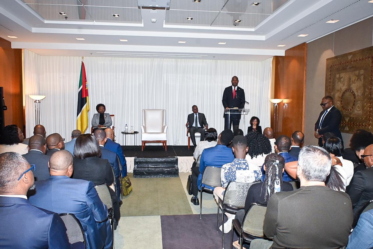 Chapo aborda sua missão com moçambicanos na Suíça