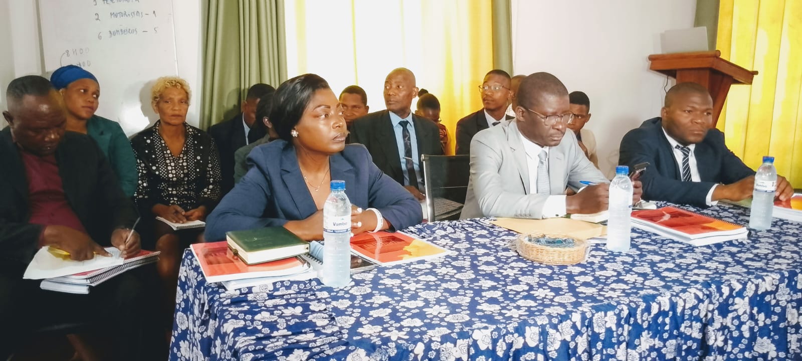 Clivagens internas precipitam queda do chefe da bancada da