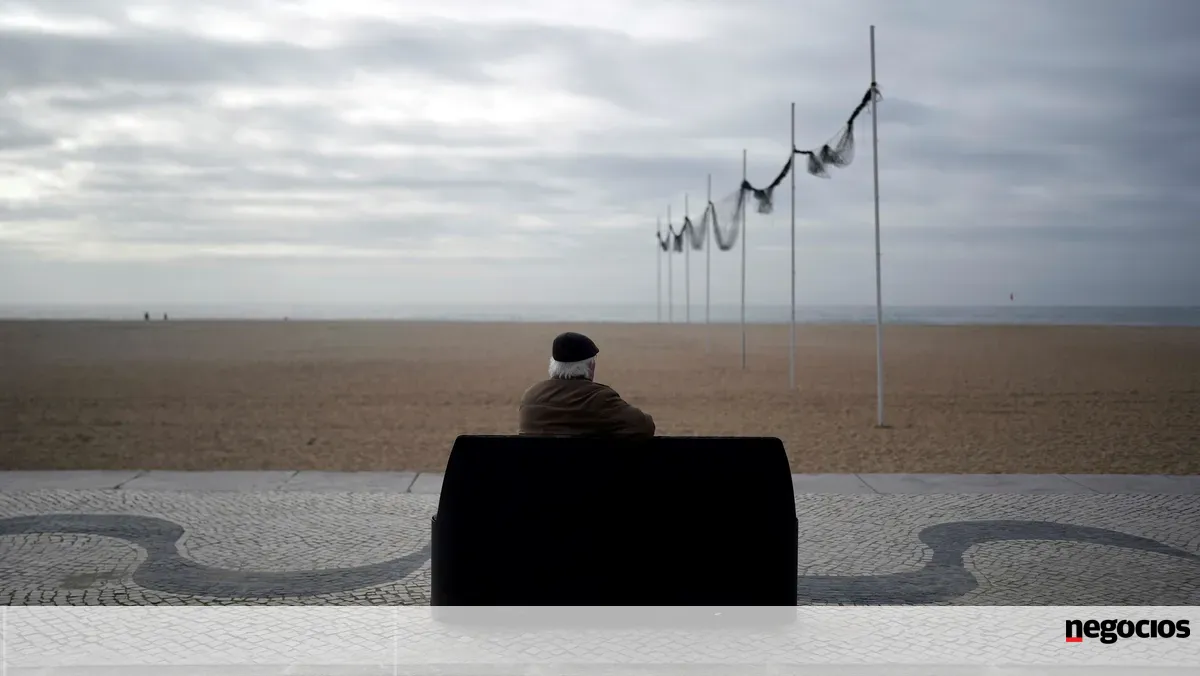 Complemento solidário para idosos vai subir 40 euros -