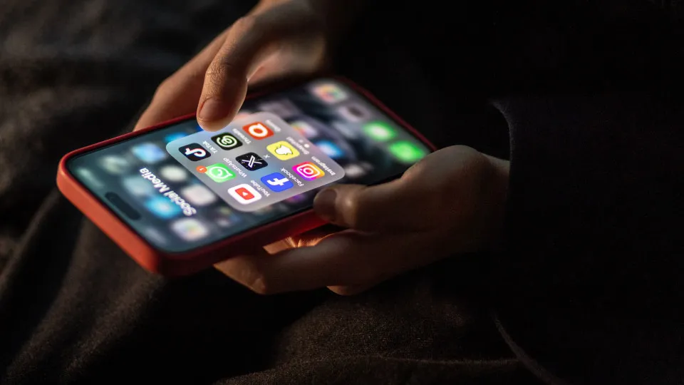 Dinamarca quer aumentar idade mínima para acesso às redes...