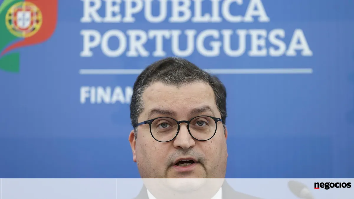 Estado assina saída do Novo Banco. Encaixa 2 mil milhões -