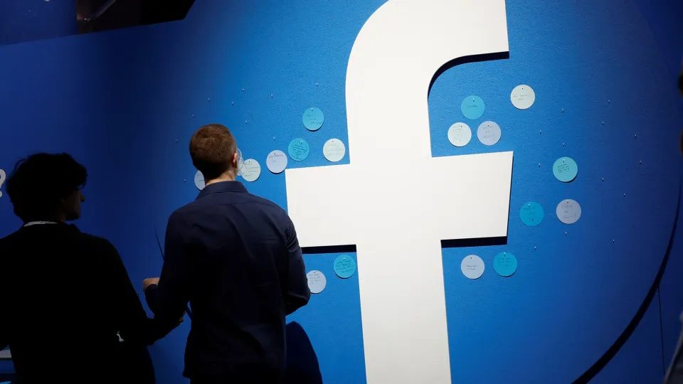 Facebook voltou a ser a rede social com maior notoriedade em...