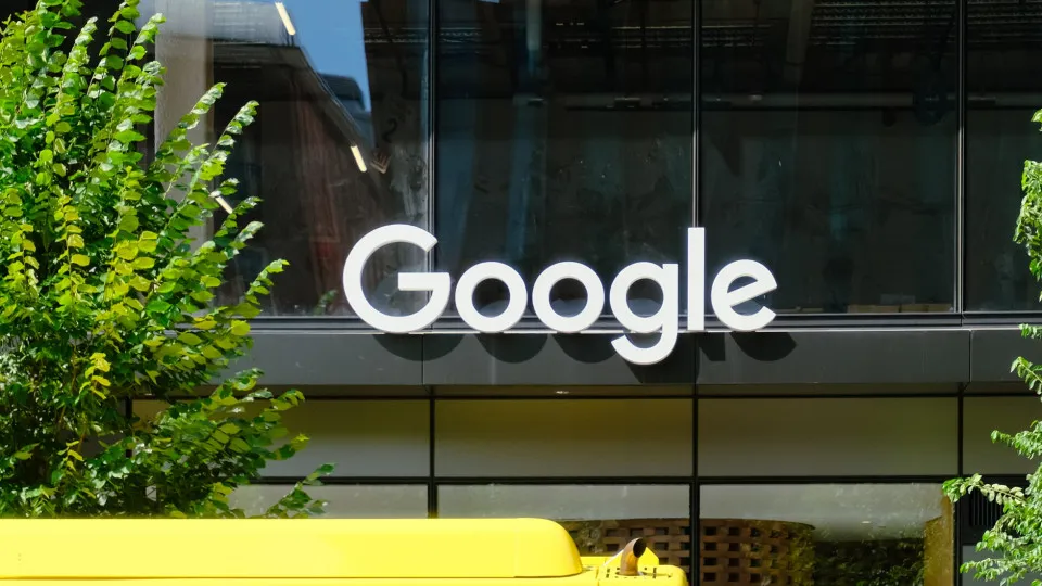 Google vai dar competências de IA a 7 mil universitários...