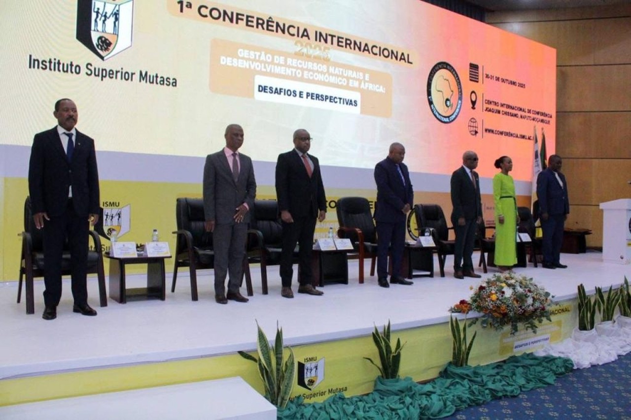 Governo Revê Leis de Minas, Petróleos e Conteúdo Local Para