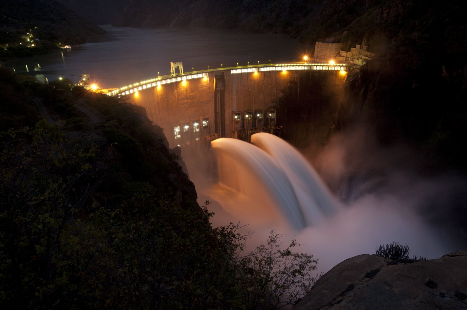 HCB procede abertura de descarregador de meio fundo este domingo