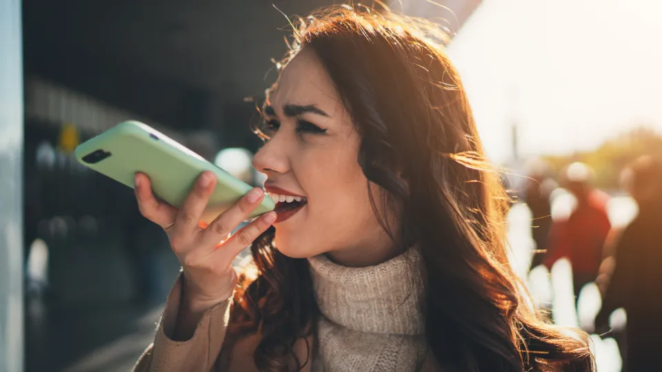 Instagram: "Não usamos os microfones dos telemóveis para vos...