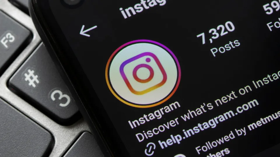 Instagram vai aplicar mais restrições a contas de...