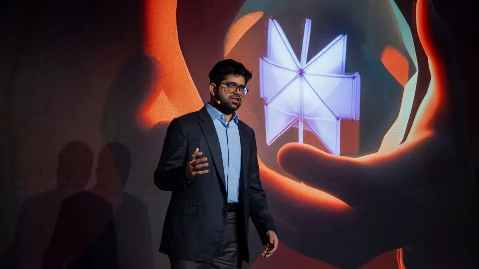 "Internet é demasiado importante para ficar nas mãos da...