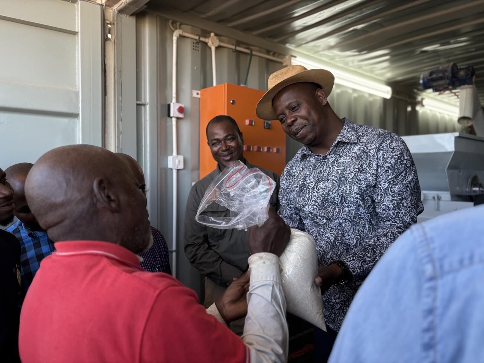 Maputo: Karingani Game Reserve entrega moageira moderna à comunidade de Mapulanguene