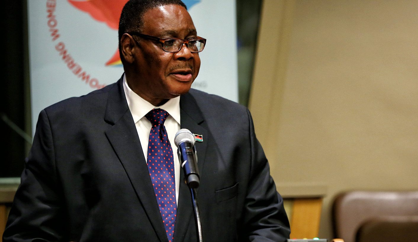 Malawi: Presidente eleito, Arthur Peter Mutharika, toma...