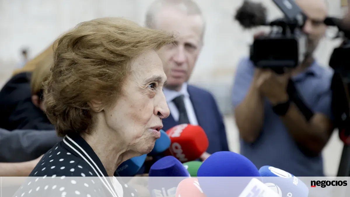 OE2026: Ferreira Leite diz que há "défices virtuosos" se