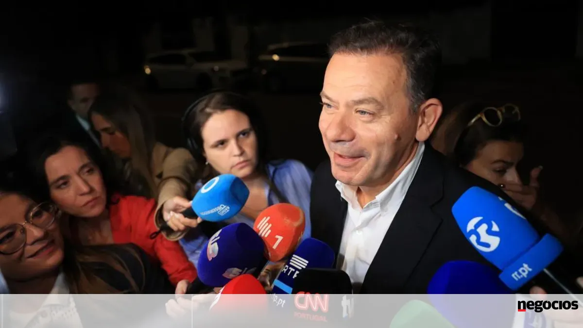 PSD ultrapassa PS em número de câmaras - Eleições