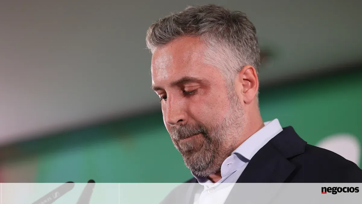 Pedro Nuno Santos suspende mandato antes da votação do