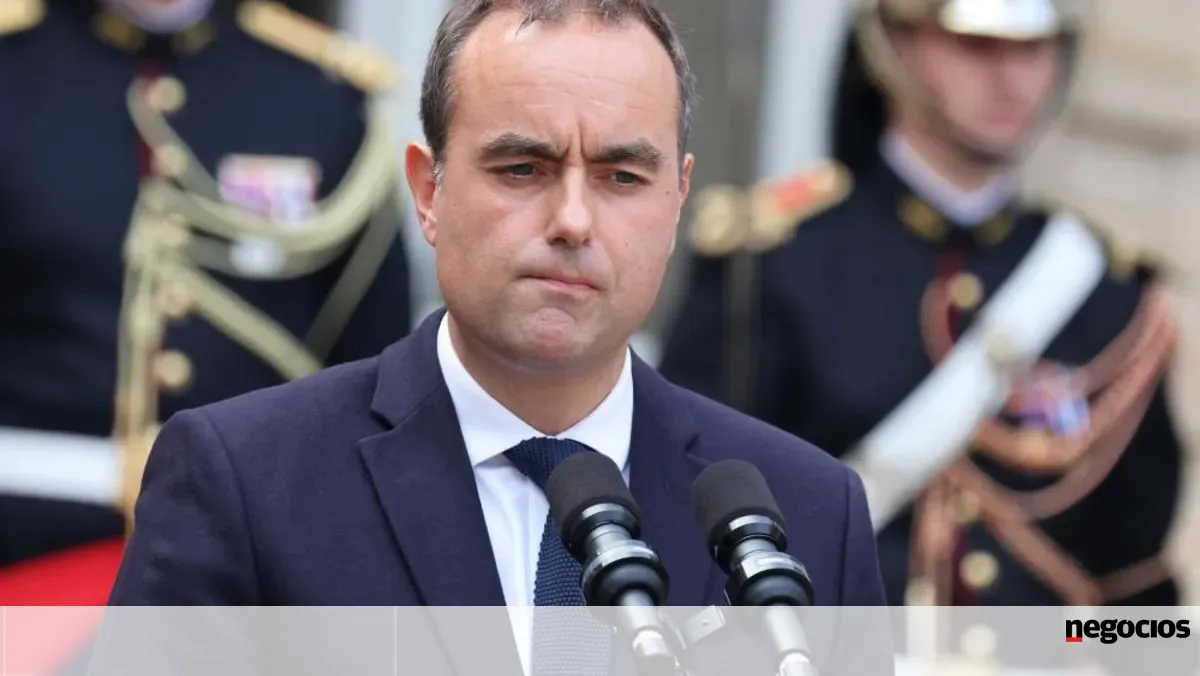 Primeiro-ministro francês demite-se ao fim de 27 dias -