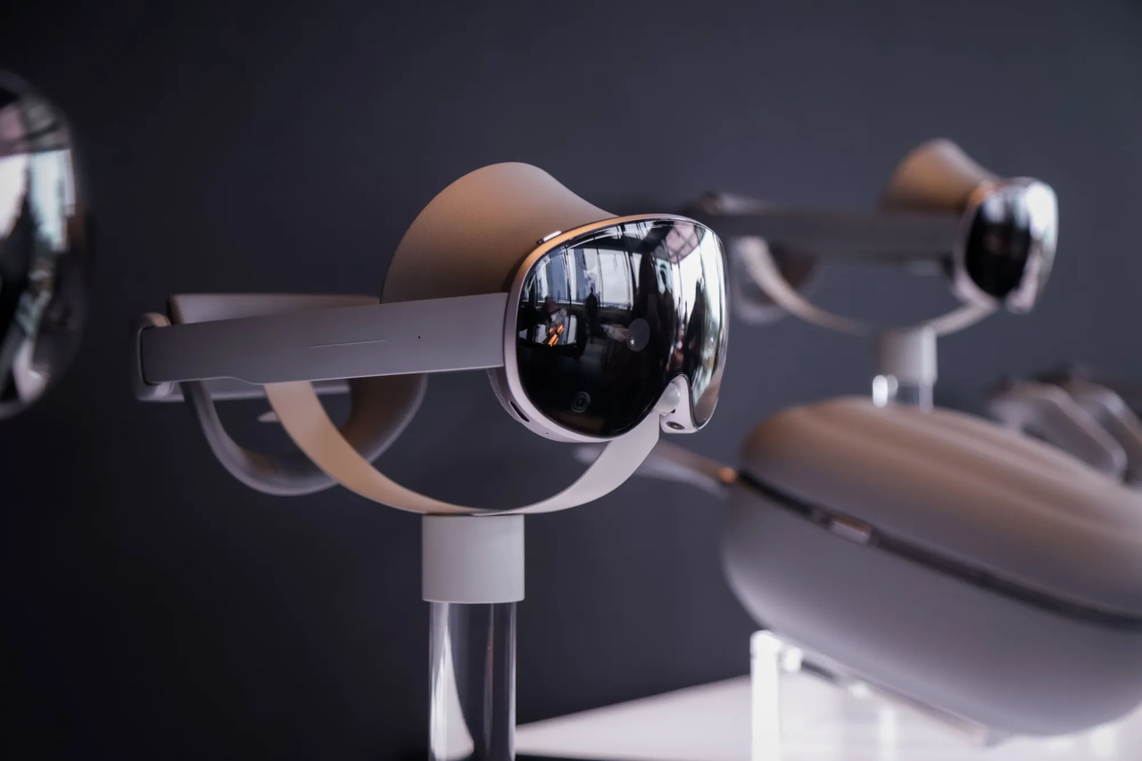 Samsung Lança Óculos Inteligentes Com Ajuda da Google •...