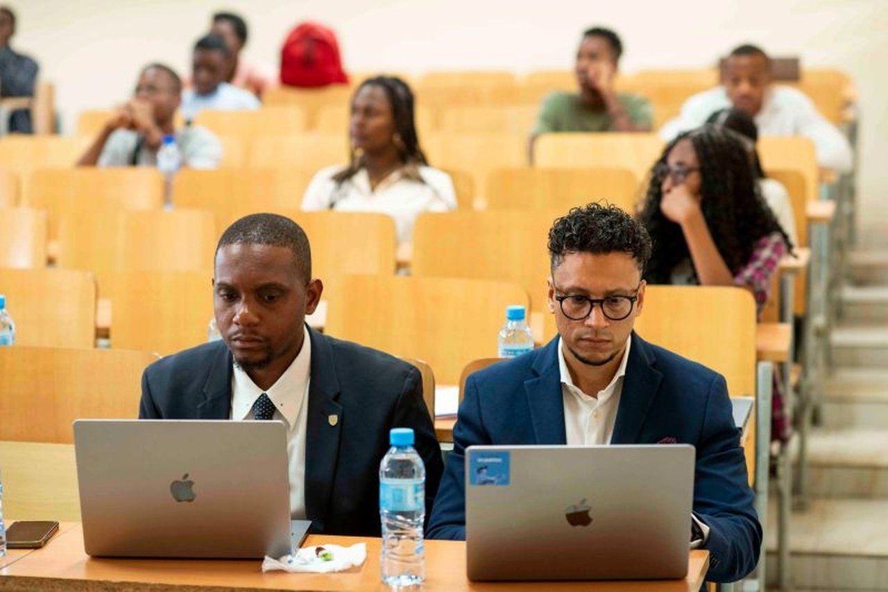 Standard Bank Defende Inclusão Financeira Digital Segura e...