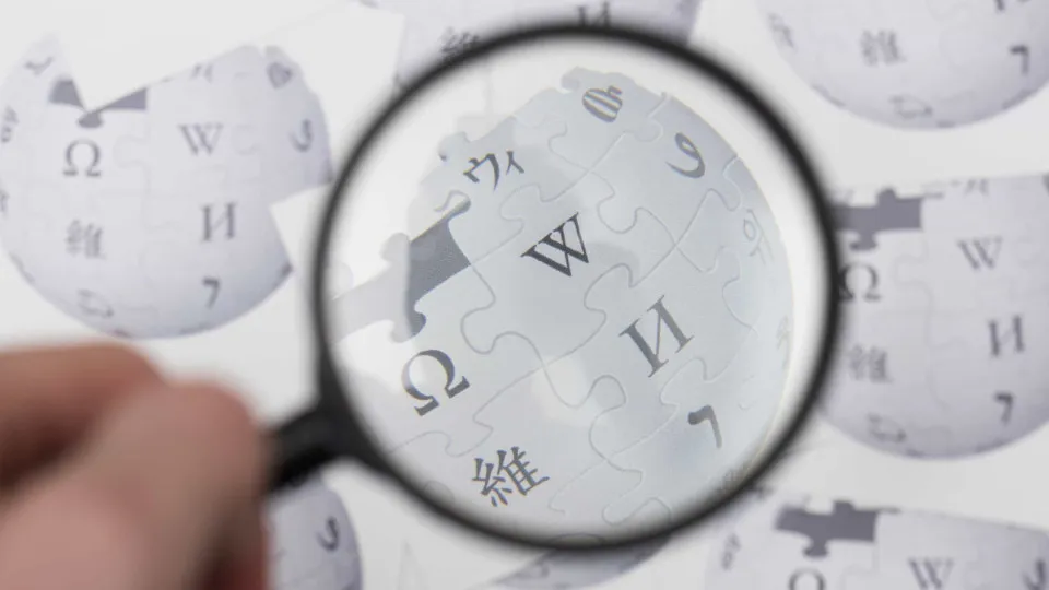Wikipédia reconhece queda nas visualizações e culpa IA